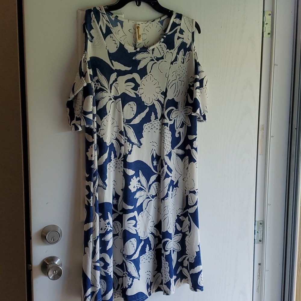 Shoulderless dress